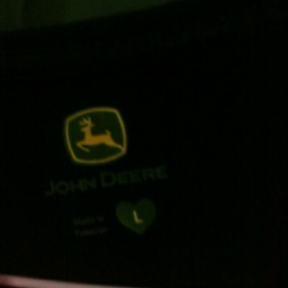 New! John Deere T-shirt - Picture 4 of 4